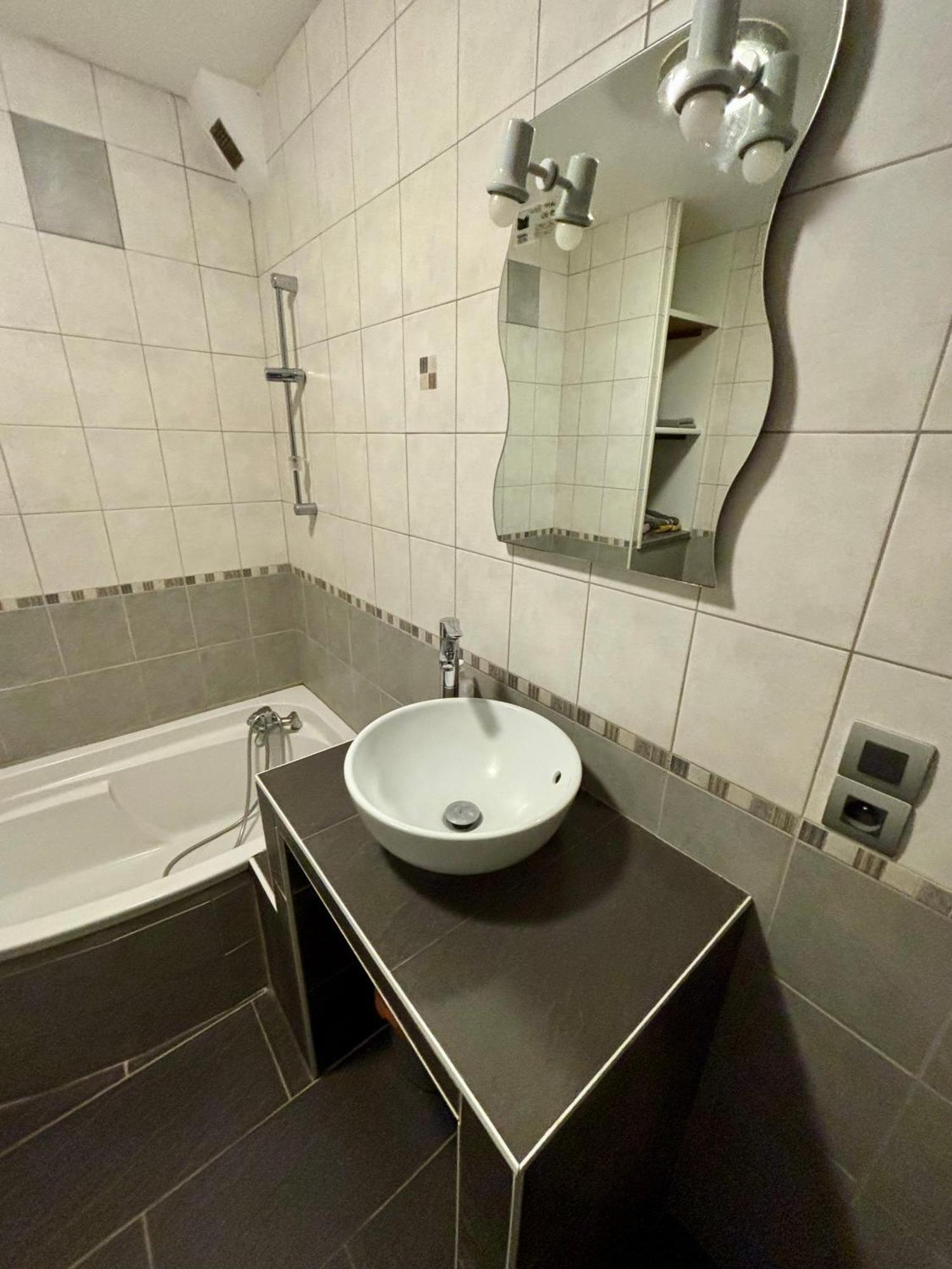 Studio - Baignoire - Pret De Vtt - Lave Linge Le Puy-en-Velay Eksteriør billede
